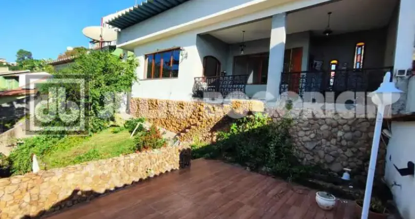 Casa com 2 quartos à venda na Rua Auvernia, Tauá, Rio de Janeiro