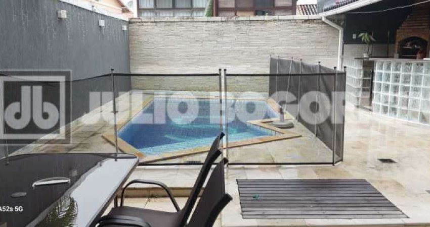 Casa em condomínio fechado com 5 quartos à venda na Rua Gustavo de Oliveira Castro, Recreio dos Bandeirantes, Rio de Janeiro