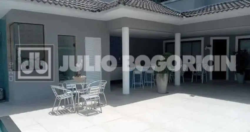 JBB67203 Barra da Tijuca Casa Triplex 4 Suítes Piscina Sauna Churrasqueira Venda Julio Bogoricin