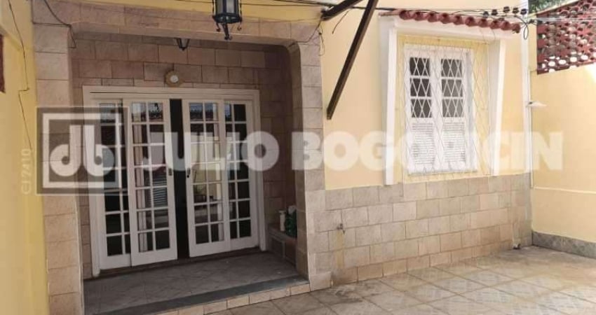 Casa com 2 quartos para alugar na Rua Itamaracá, Cachambi, Rio de Janeiro