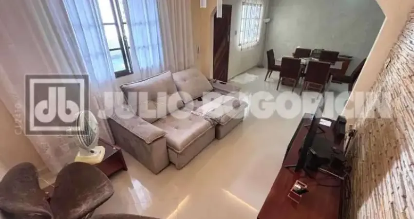 Casa de Vila Duplex - 4 quartos (1suite) - Área externa independente - Sem condomínio - R$ 410,000 mil
