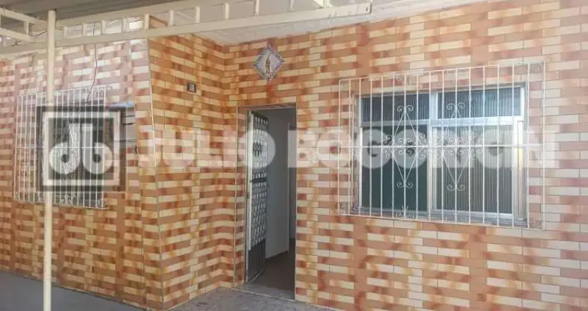 Casa com 2 quartos para alugar na Rua Capitão Menezes, Praça Seca, Rio de Janeiro