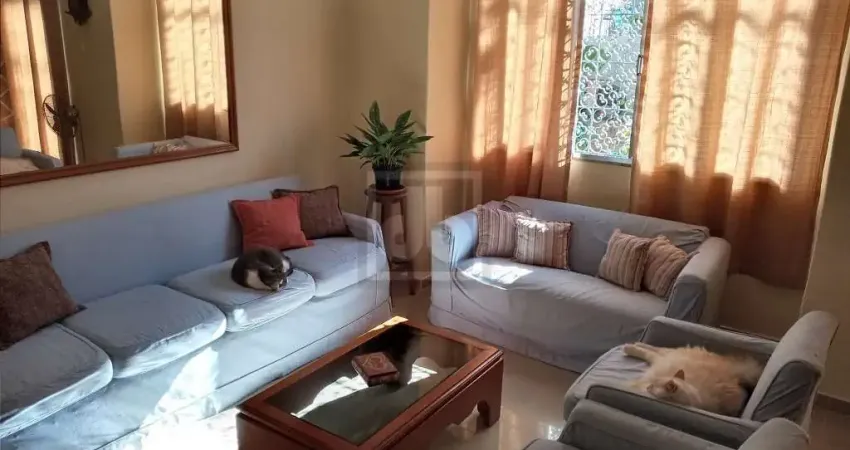 Confortável casa frente de rua - 5 quartos - 3 banheiros - próximo ao norte shopping , a minutos do méier.