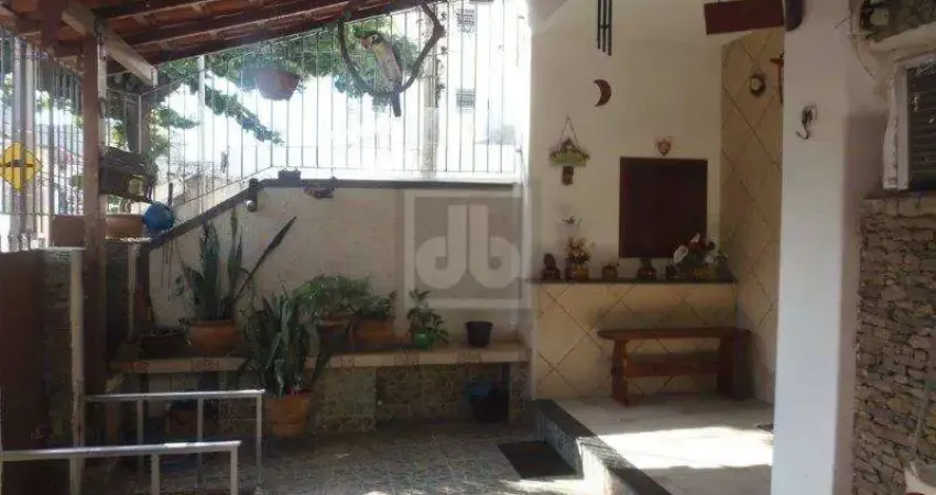 Lins de vasconcelos - varanda - 2 quartos (1 suíte) - 1 apartamento por andar