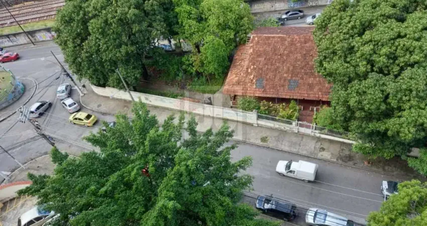 Méier - 2 quartos - cozinha planejada - vaga - portaria 24 horas - dependência de empregada - elevador