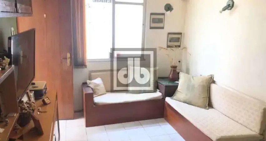 Todos os santos -- apto térreo à venda - 2 quartos - 3 vagas -área externa - próximo a shopping,trem,comercio.