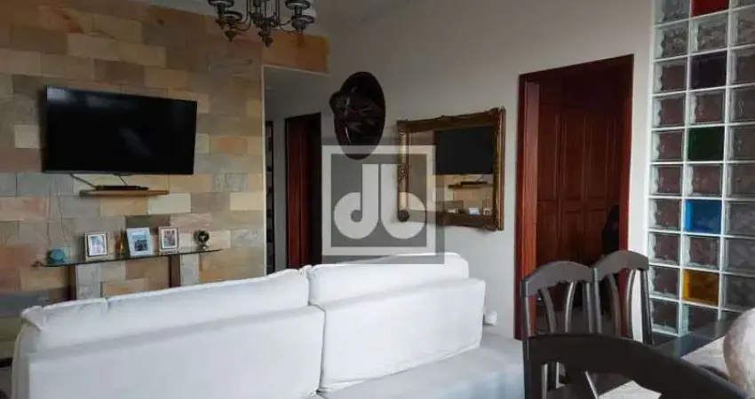 Lindo apartamento reformado! próximo ao fórum do méier, farta condução e comércio!