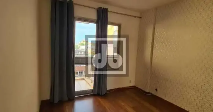Cobertura duplex toda reformada com 135 m² vaga, piscina, suíte, dependência completa de empregada, varandão