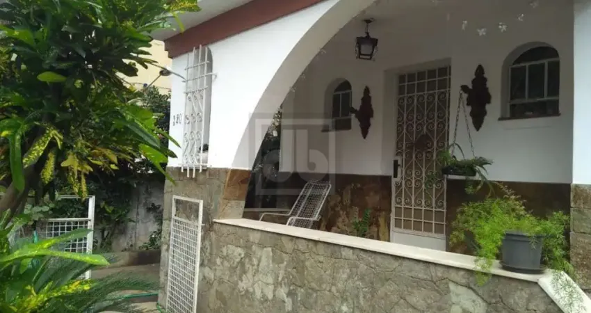 Quintino - casa frente de rua estilo alemã - centro de terreno - sala - 3 quartos - 4 garagem - quintal - piscina - jbm607158