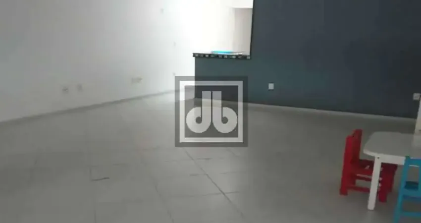 Quintino - casa frente de rua - 3 quartos suítes - varanda - terração - 2 vagas - agende sua visita!