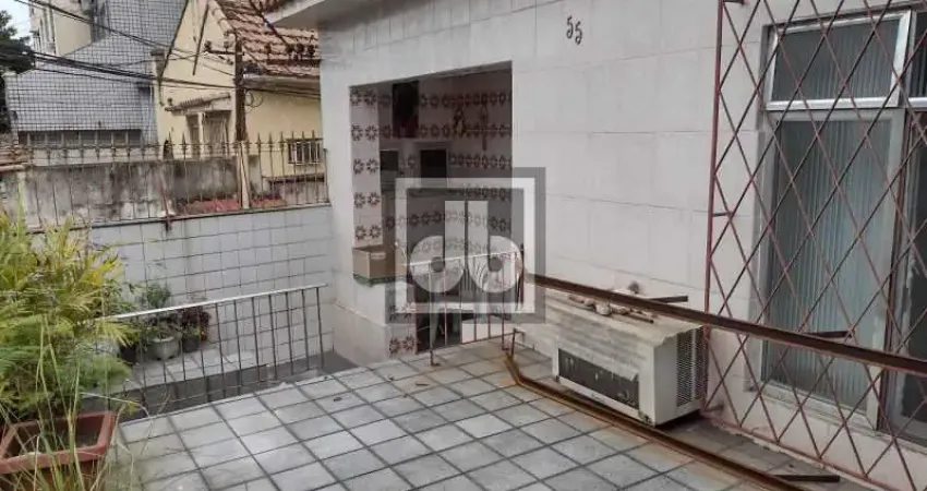 Casa - terraço - 2 quartos - dependência de empregada - vaga coberta