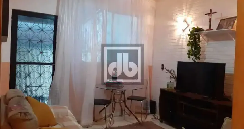 Casa de vila linear - turiaçu - 2 quartos - vaga de garagem - próximo ao parque de madureira - agende sua visita!