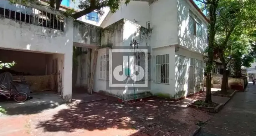 Excelente casa -3 quartos - 1suite - cozinha - 2 vagas -- banheiro social - sala - dependencia