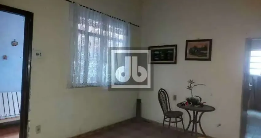 Excelente casa com terreno grande - 3 quartos - 3 vagas de garagem - edícula - terraço - ótima oportunidade para investidores