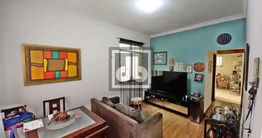 Todos os santos, casa linear de vila, varanda, sala, 2 quartos, banheiro social e cozinha, quintal, churrasqueira e vaga de garagem.