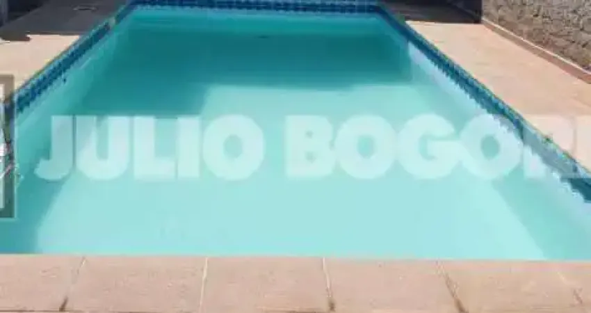 Casa linear no engenho de dentro- venda- varanda- 4 quartos com 2 suítes- 2 salas- piscina- quintal - área gourmet- 2 vagas!!!