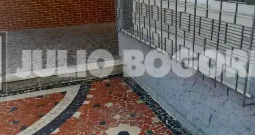 Casa de rua - méier - 2 quartos - 5 vagas de garagem - dependência completa