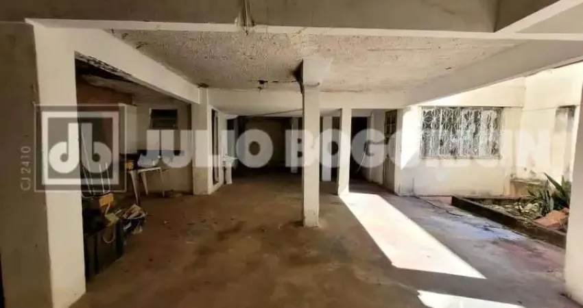 Casa linear , 2 quatos, 2 vagas , próx. ao norte shopping, atende a 2 famílias