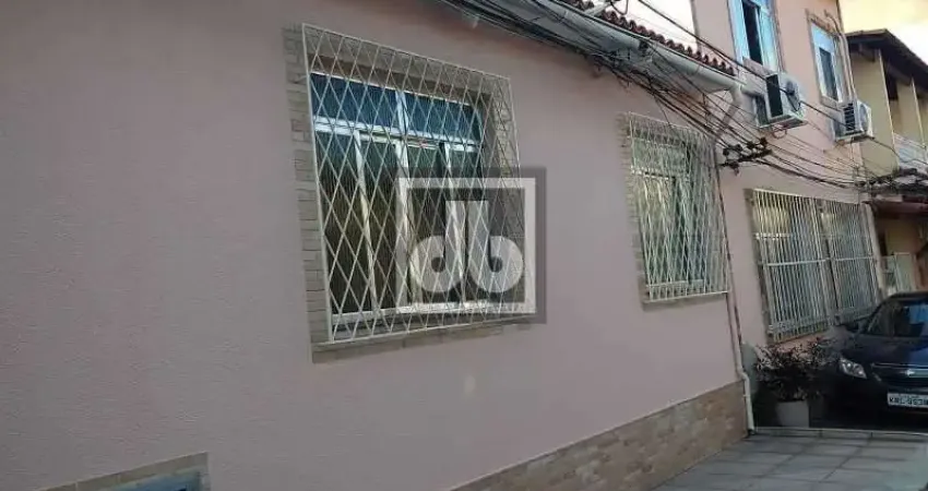 Madureira - Casa de vila - Linear - 2 quartos - closet - quintalzinho - 1 vaga de garagem - estado de 1º locação - Agende sua visita!