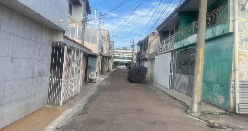 Sobrado  em Cond. Fechado -  Sitio Cercado  03  dorm,