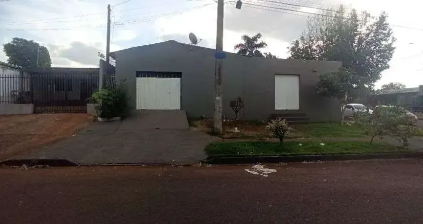 Casa com 3 dormitorios e sala comercial de 60m2 -  Bairro Periollo