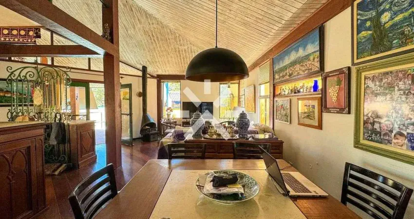 Casa com 3 suítes, 224 m2  | Condomínio Colinas | São José dos Campos - SP