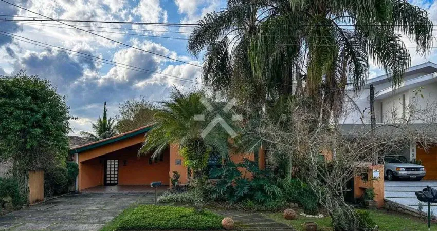 Casa à Venda com 3 quartos, 3 banheiros, 2 vagas e 330m² por R$ 2.300.000