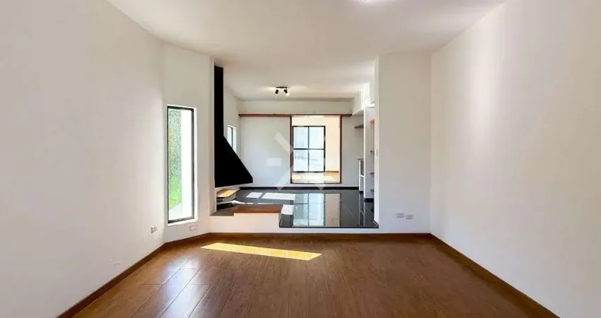 Sobrado reformado com 3 dorms | Condomínio Colinas | São José dos Campos - SP