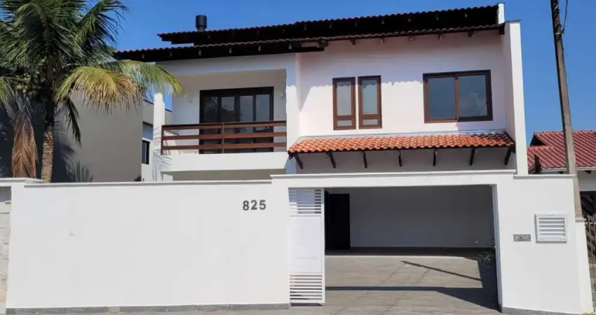Casa para Venda em Joinville, América, 3 dormitórios, 1 suíte, 4 banheiros, 2 vagas