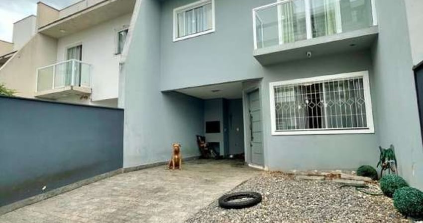 Sobrado Geminado para Venda em Joinville, Floresta, 3 dormitórios, 1 suíte, 3 banheiros, 2 vagas