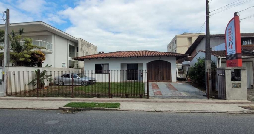 Casa para Venda em Joinville, Floresta, 3 dormitórios, 1 suíte, 3 banheiros, 2 vagas