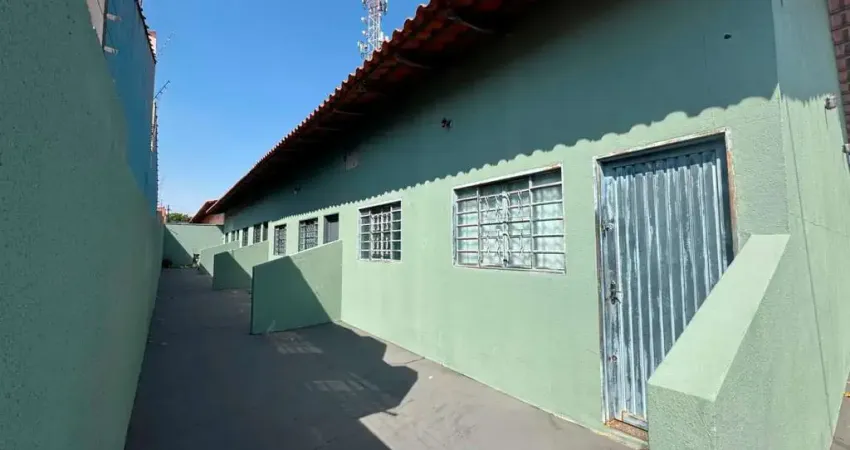 Casa com 2 quartos para alugar na Avenida A, Vila Lucy, Goiânia
