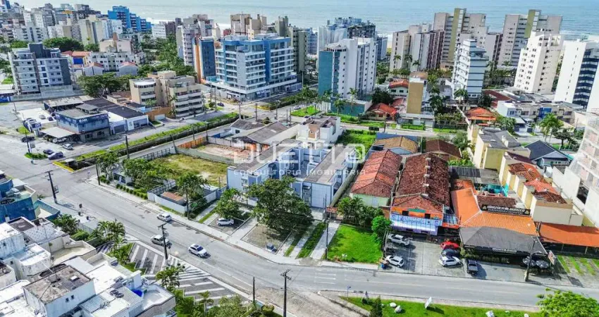 Apartamento com 02 dormitórios a poucos metros do mar em Caiobá