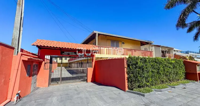 Apartamento com 02 dormitórios a 50 metros do mar em Matinhos