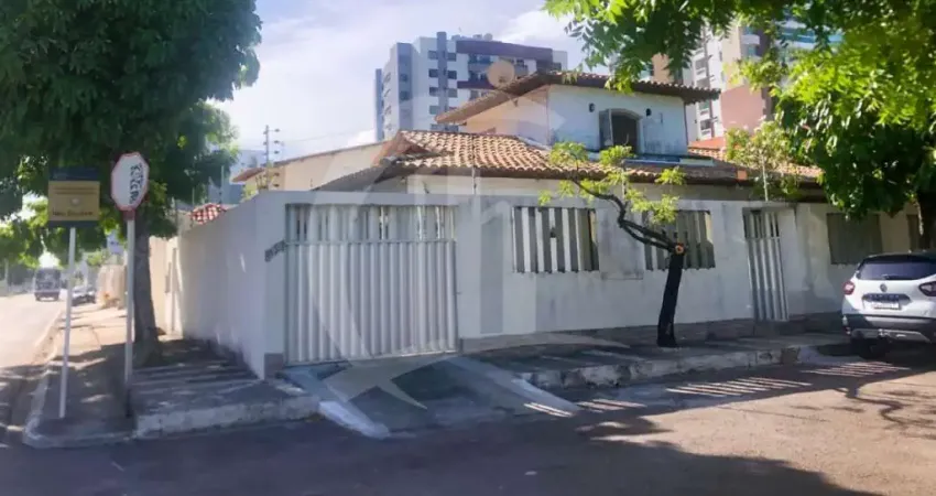 EXCELENTE CASA À VENDA LOCALIZADA NO BAIRRO FAROLÂNDIA