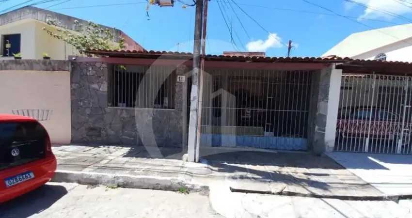Excelente casa de médio padrão a venda no bairro suiça, lado sombra predominante.