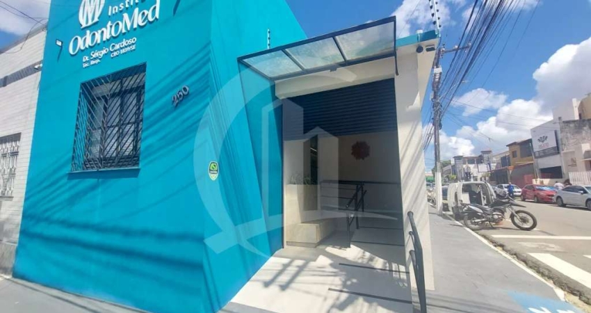 Sala Comercial com Móveis Modulados Disponível para Locação Bairro São José