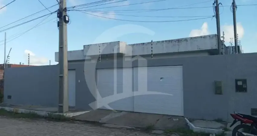 Casa padrão no bairro aruana a poucos metros da orla de arauna, 3 suites.