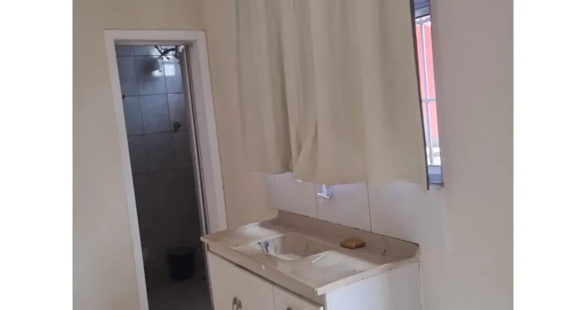 Casa 1: kitnet compacta e moderna
casa 2: quarto e cozinha bem acabado