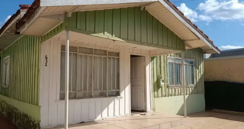 Casa para Venda em São João do Ivaí, Centro, 3 dormitórios, 2 banheiros, 2 vagas