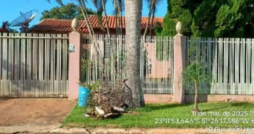 Casa para Venda em Rolândia, São Martinho, 3 dormitórios, 2 banheiros, 3 vagas