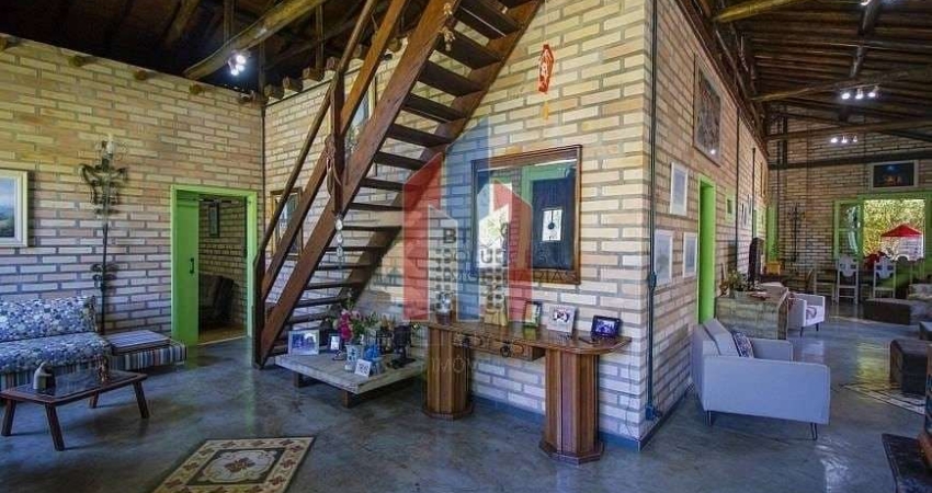 Linda Casa tipo Fazenda em Condominio Urbano