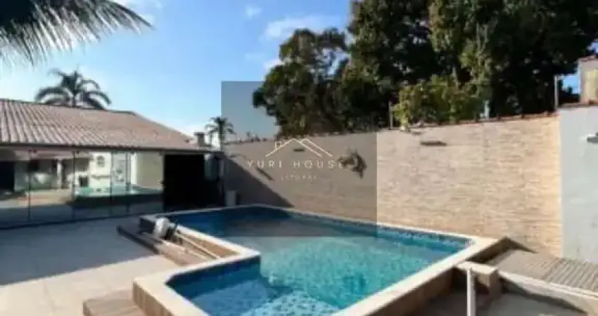 Casa de 3 quartos e 1 suíte na praia das palmeiras, caraguatatuba-sp, com 200m² e 3 vagas de garagem!