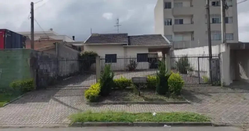 RESIDÊNCIA EM AMPLO TERRENO - JD CRUZEIRO - SÃO JOSÉ DOS PINHAIS