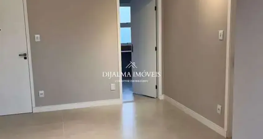 Apartamento a venda no centro com 3 quartos, totalmente reformado. oportunidade! em cuiabá/mt