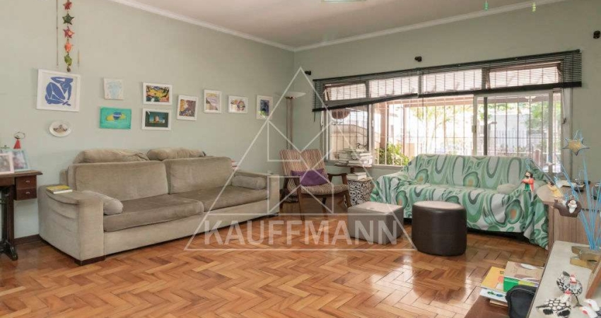 Sobrado  À Venda na Pompéia com 3 Dormitórios (1 Suítes) e 2 Vagas  174m² AC