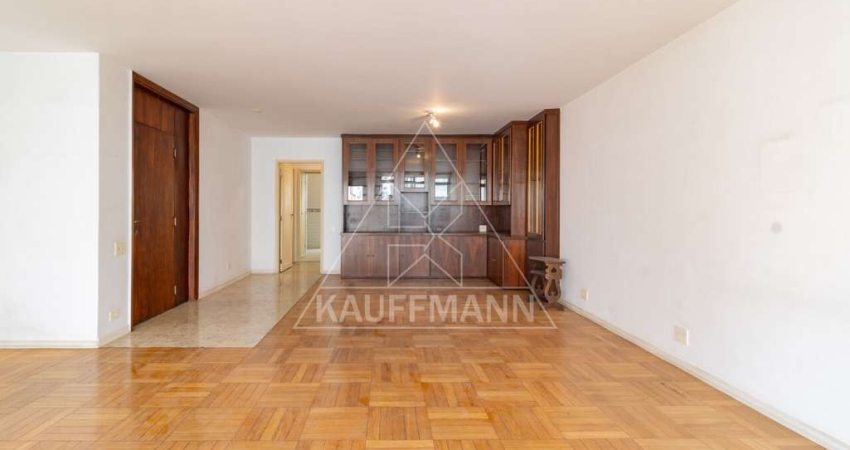 Apartamento à Venda em Higienópolis - 3 Dormitórios (1 Suíte), 2 Vagas A.U 188m²