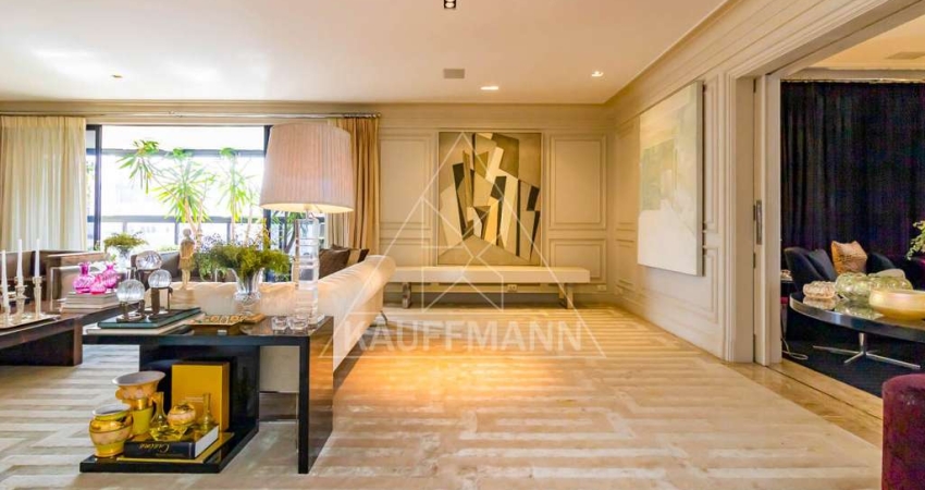 Apartamento à Venda no Jardim Paulista - 4 Suítes, 5 Vagas e 600m² de Área Útil