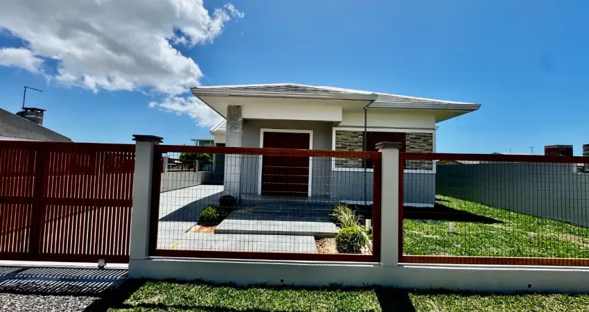 Casa nova e moderna com terreno inteiro a 500 metros da praia em arroio do sal