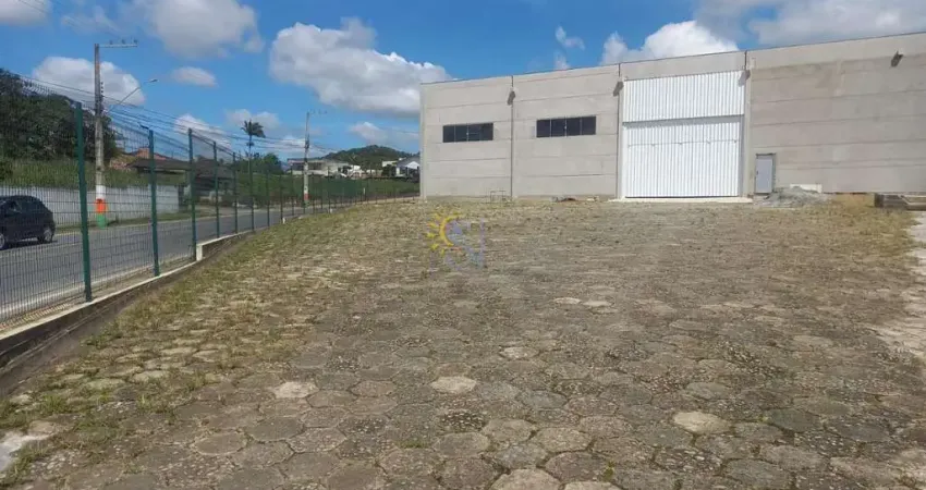 Galpão para locação em camboriú, distrito rio do meio, 2 banheiros